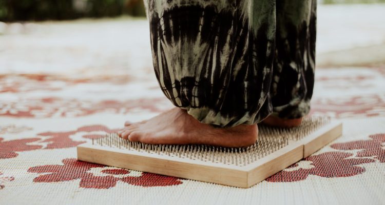 découvrez les bienfaits des tapis d'acupression : détente musculaire, amélioration de la circulation sanguine, réduction du stress et aide à soulager les douleurs chroniques. explorez comment cet outil de santé naturel peut transformer votre bien-être au quotidien.