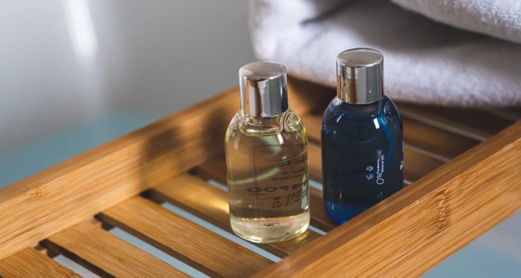 découvrez nos astuces innovantes pour une organisation optimale de votre salle de bain. transformez votre espace en un lieu fonctionnel et esthétique avec des solutions de rangement adaptées à tous vos besoins.