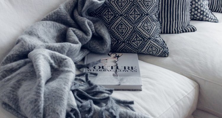 découvrez notre vaste sélection de couvertures douces et confortables, idéales pour réchauffer vos soirées. que ce soit pour vous blottir sur le canapé ou améliorer la décoration de votre chambre, nos couvertures sont disponibles dans divers styles et matériaux. profitez de la chaleur et du confort tout en ajoutant une touche élégante à votre intérieur.