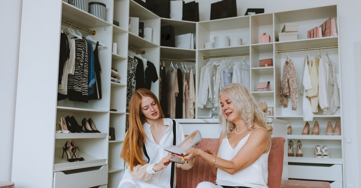 découvrez des conseils pratiques et des astuces inspirantes pour organiser votre garde-robe avec style. transformez votre espace de rangement et maximisez l'utilisation de vos vêtements grâce à des solutions d'organisation efficaces.