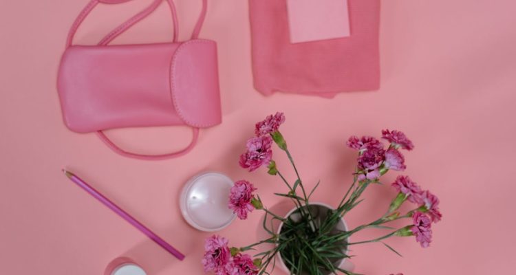 découvrez notre organisateur de maquillage, la solution parfaite pour garder tous vos produits de beauté bien rangés et facilement accessibles. pratique et élégant, il s'intègre parfaitement dans votre routine de maquillage tout en ajoutant une touche de style à votre espace.