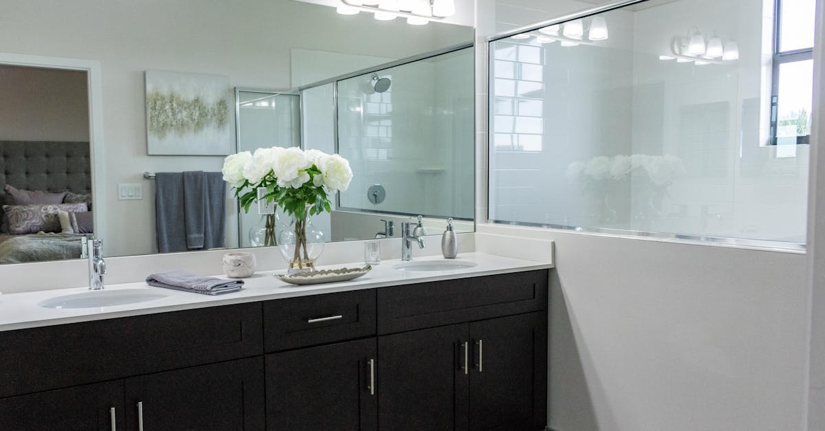 découvrez notre large gamme d'accessoires de douche qui allient fonctionnalité et esthétisme. transformez votre expérience de douche avec des produits de qualité, allant des porte-savons aux rideaux de douche, idéal pour tout style de salle de bain.