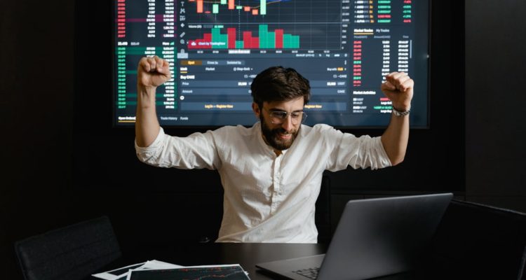 découvrez le trading en ligne : une plateforme accessible pour investir dans les marchés financiers, échanger des actions, des devises et des crypto-monnaies. maximisez vos profits avec des outils avancés et des conseils d'experts.