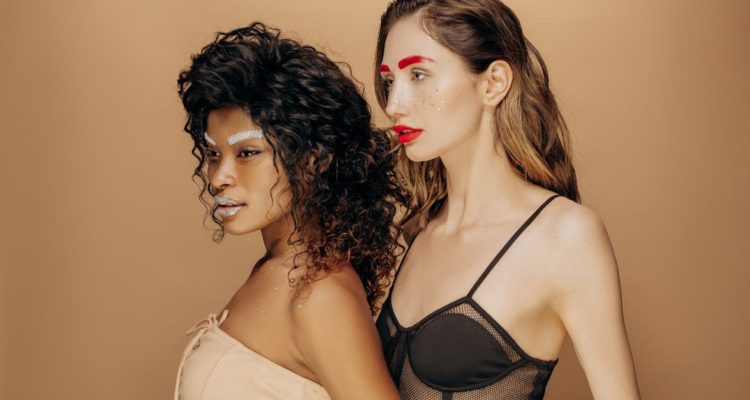 découvrez les dernières tendances lingerie : styles, couleurs et nouveautés pour sublimer votre garde-robe. inspirez-vous pour choisir les pièces indispensables cette saison.